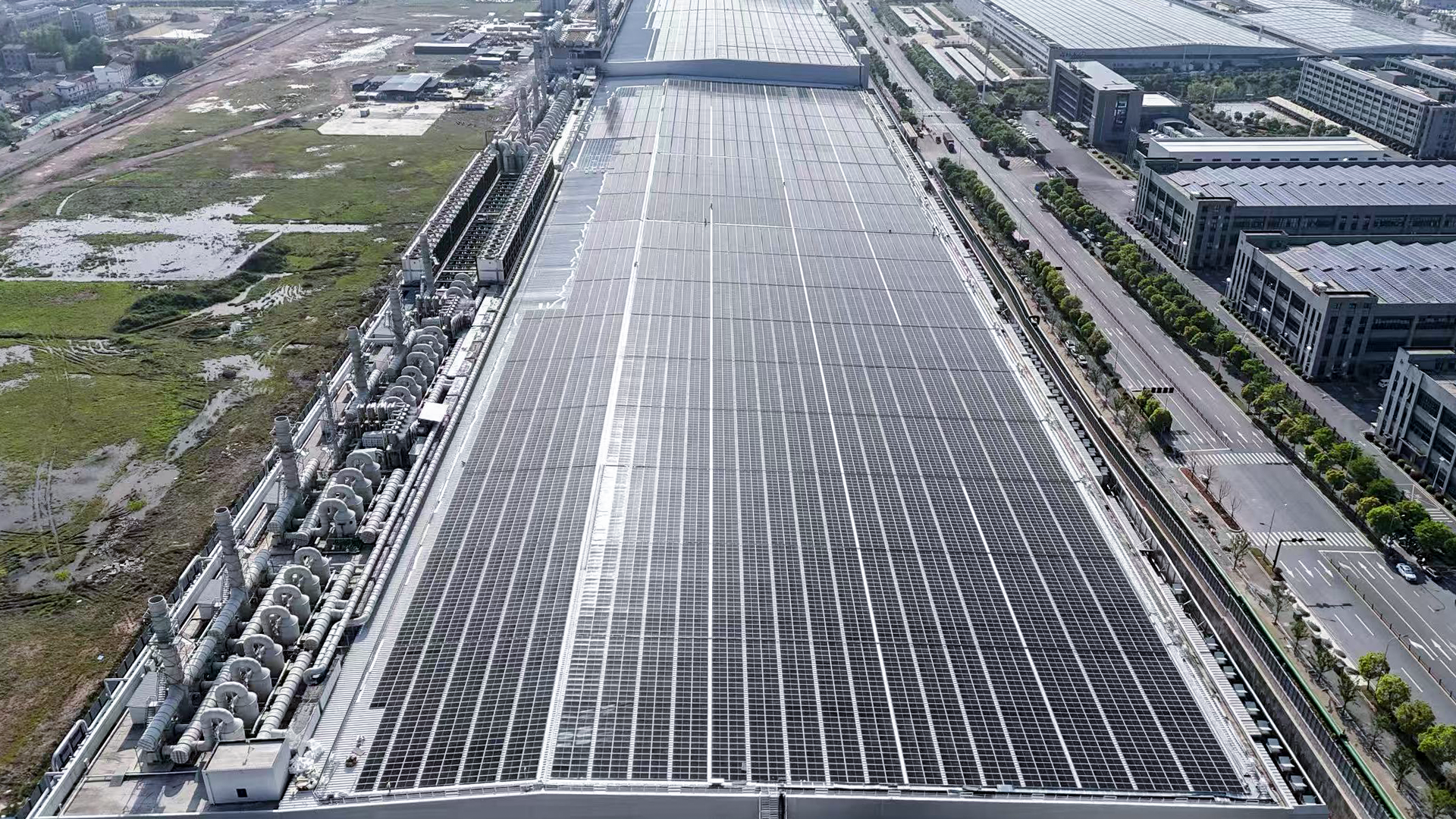 赋能绿色能源产业升级 美的光伏 & 中广核 & 爱旭 18MW 屋顶光伏发电项目顺利并网